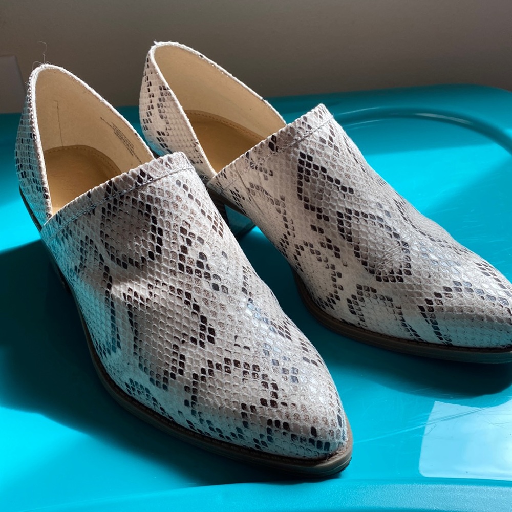 Crown Vintage snakeskin shoes worn once